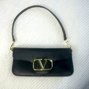 V black handbag